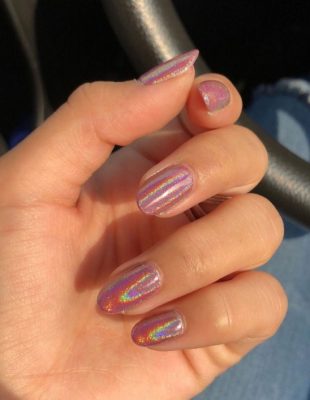 “Chrome nails” je trend koji morate da isprobate sledeći put kad odete na manikir