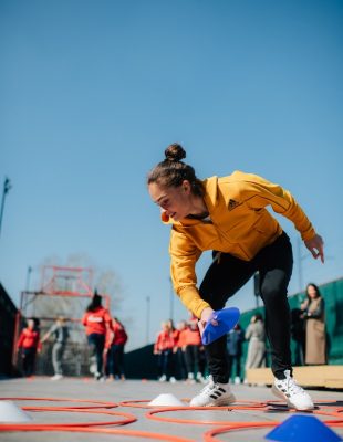 Adidas okupio mlade fudbalerke iz Beograda kako bi pružio podršku devojčicama u sportu