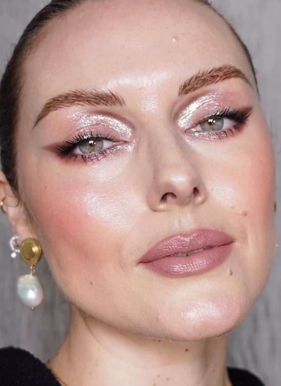 Pored šljokica, “Euphoria” nam je donela još jedan trend u šminkanju – frosted eyeshadow