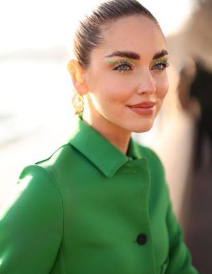 Godina 2022. biće u znaku zelene boje: Evo kako da je primenite u svojim modnim i beauty lookovima!