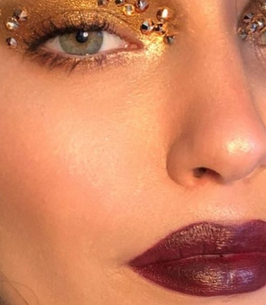 Bordo karmin je “power lipstick” od kog ne treba da prezate, a evo kako da ga kombinujete