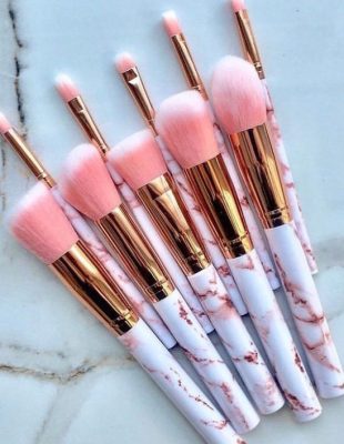 Kako da pravilno očistite četkice, beauty blender i ostalu opremu za šminkanje?