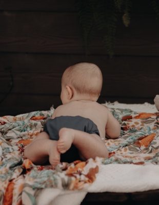 U redu je ako nisi od prve sekunde povezana sa bebom. To ne znači da si loša majka