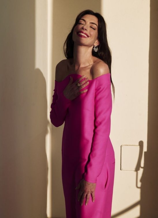 Hot pink boja je ultimativni trend letnje sezone, a mi vam predstavljamo načine na koje je možete nositi