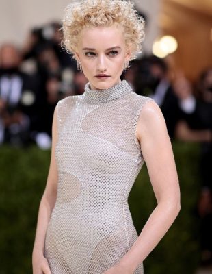 Julia Garner, zvezda serije “Inventing Anna”, glumi Madonnu u novom biografskom filmu