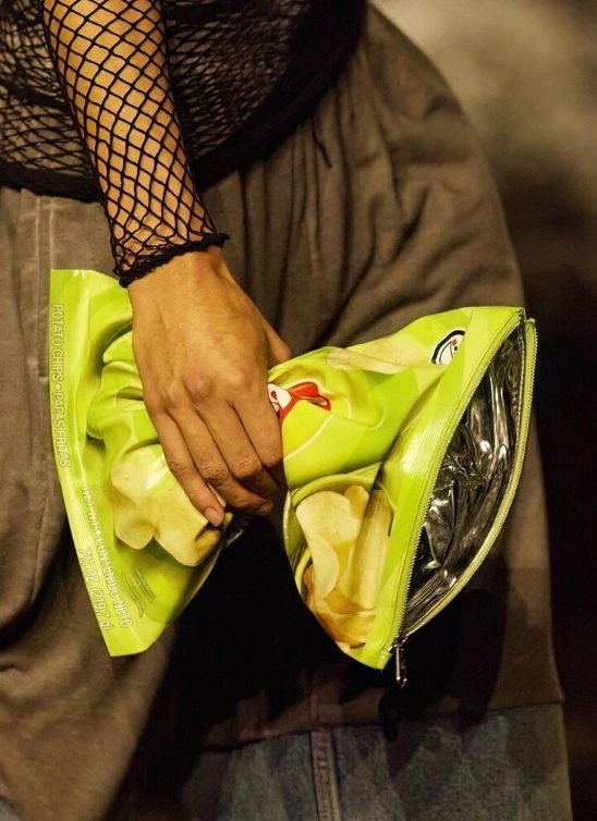 Balenciaga Lay’s chips torba – da li je moda zaista otišla predaleko?