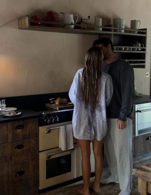 #sextalk: 7 vrelih poza koje će vas ugrejati dok ne počne grejna sezona