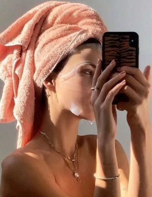 Da li nova TikTok tehnika “suvog” čišćenja kože zaista radi?
