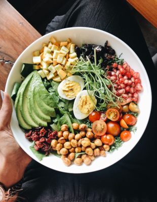 Prolećne obrok salate pune vlakana koje ćete obožavati