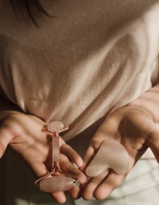 Gua Sha kamen – kako i kada se koristi ova čudesna alatka za lice?
