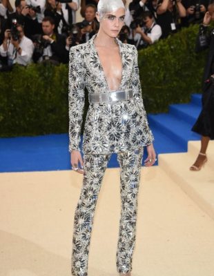 Met Gala je u znaku Karla Lagerfelda, a ovo su modni komadi zbog kojih je postao dizajnerski genije