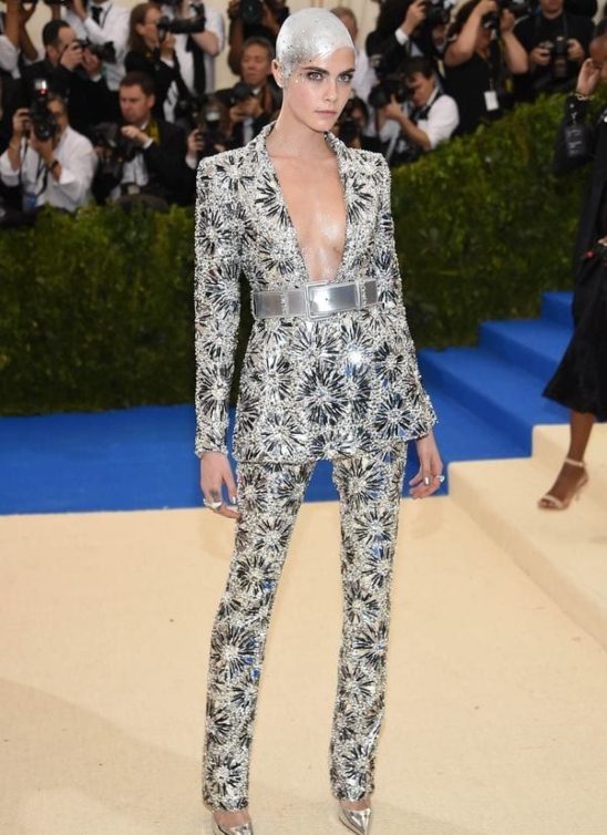 Met Gala je u znaku Karla Lagerfelda, a ovo su modni komadi zbog kojih je postao dizajnerski genije