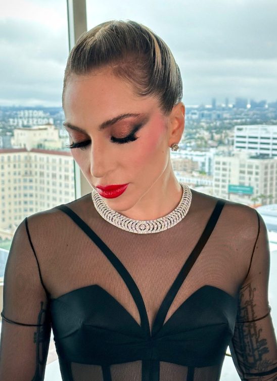 Bela senka i pastelne boje – zabavni makeup trendovi za leto