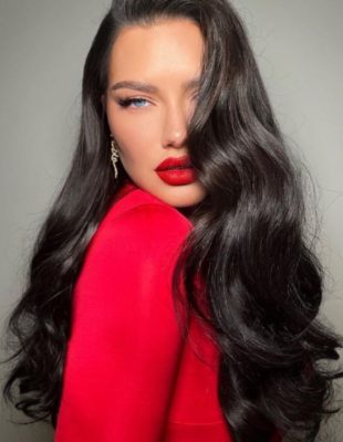Adriana Lima je zanosna u svim godinama, a ovo su njene ključne beauty tajne