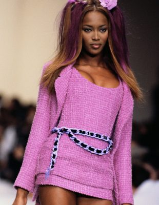 Najbolji stajlinzi Naomi Campbell sa modnih pisti iz devedesetih