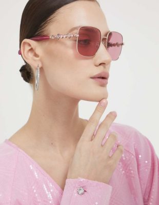 Elegancija i neodoljivi šarm: Predstavljamo novu kolekciju Swarovski naočara za sunce