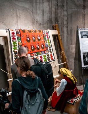 “Magija pirotskog ćilima” koja nas povezuje nitima: Posetite ovu izložbu u beogradskim Silosima