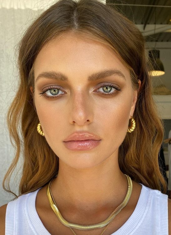 Latte makeup – trend šminkanja savršen za letnje dane i preplanuli ten