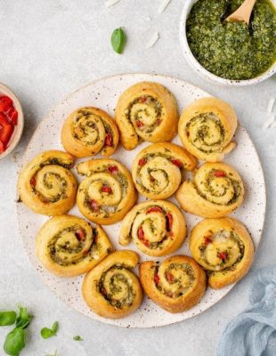 Napravite preukusne veganske pesto rolate uz samo 4 sastojka