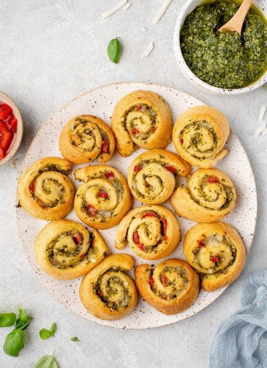 Napravite preukusne veganske pesto rolate uz samo 4 sastojka