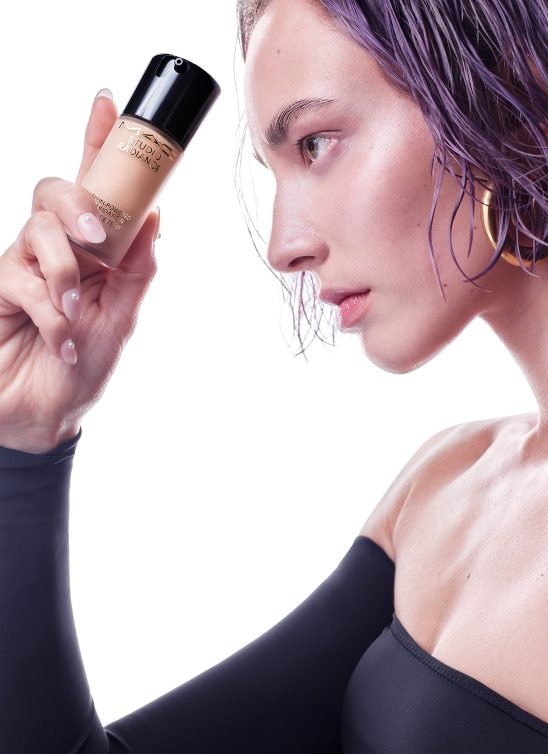 Upoznajte novi M·A·C Studio Radiance Serum-Powered™ tečni puder