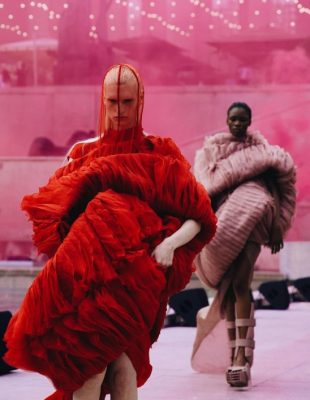 WNB Latest: Rick Owens prikazao najelegantnija izdanja koja žene čine boginjama