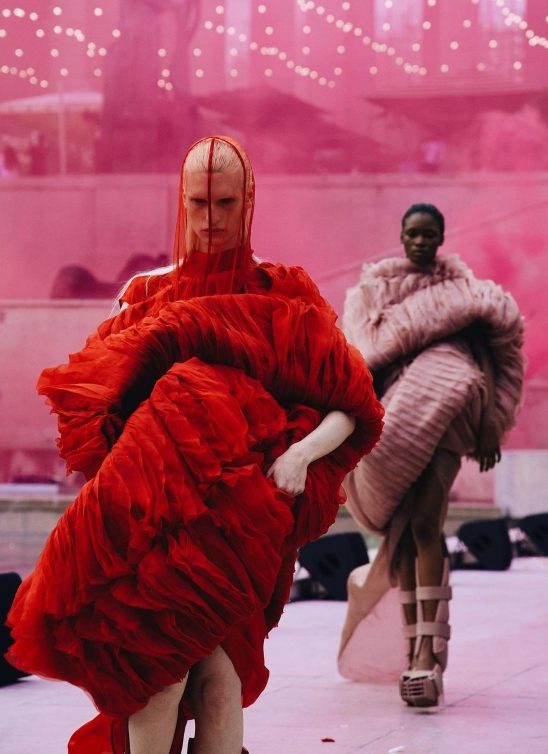 WNB Latest: Rick Owens prikazao najelegantnija izdanja koja žene čine boginjama
