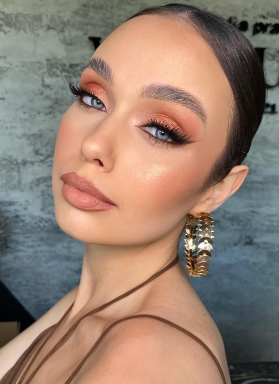 Peach Fuzz je boja godine, a ovo su ideje za šminku u breskvastoj nijansi