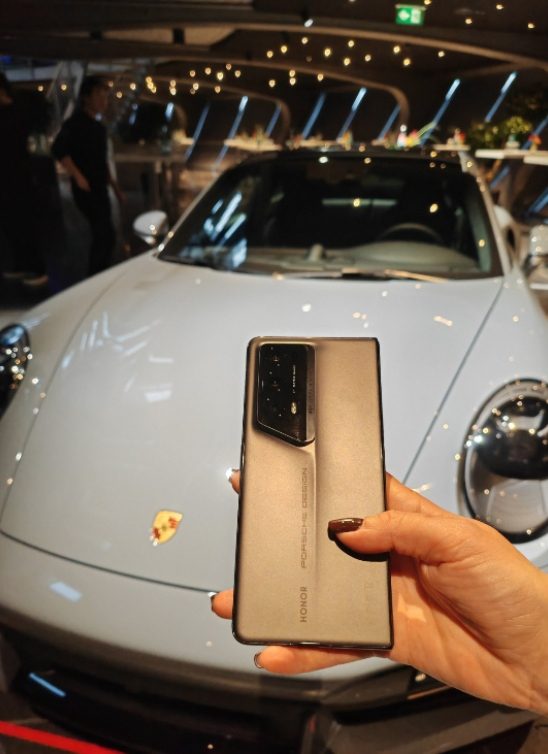 Bili smo na premijernom događaju u Porsche Experience Centru: Ekskluzivno predstavljen HONOR Magic V2 – najtanji sklopivi pametni telefon koji stiže u Evropu