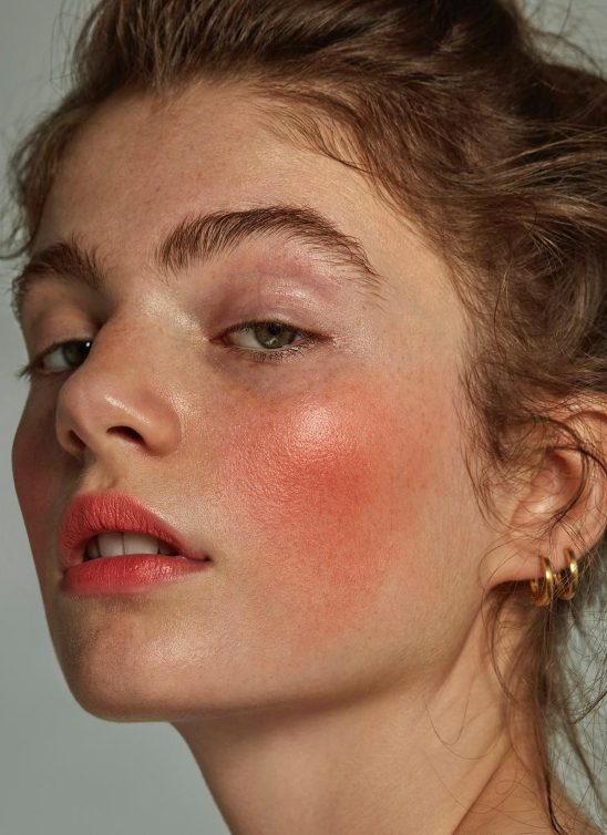 Boyfriend blush: Najefektnija tehnika nanošenja rumenila koja osvaja TikTok