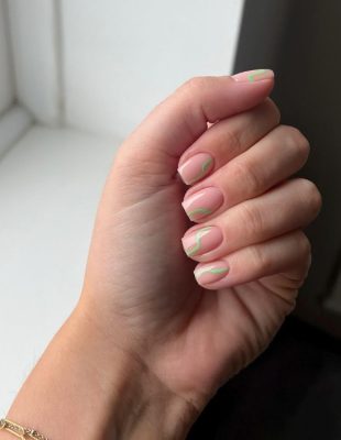 Kratki nude nokti su trend sezone: 10 ideja za savršen manikir