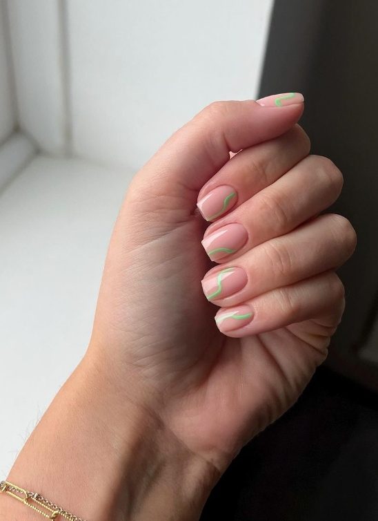 Kratki nude nokti su trend sezone: 10 ideja za savršen manikir