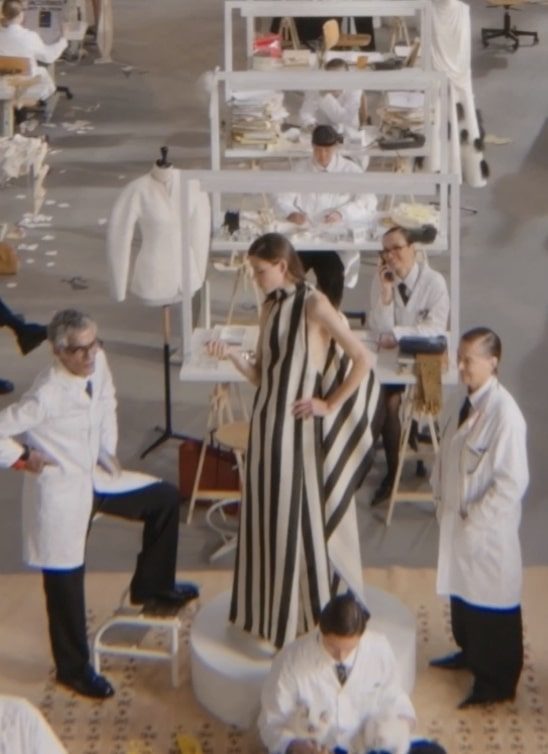 Kako izgleda jedan dan u Jacquemus ateljeu? Video iz nove kampanje brenda otkriva sve detalje