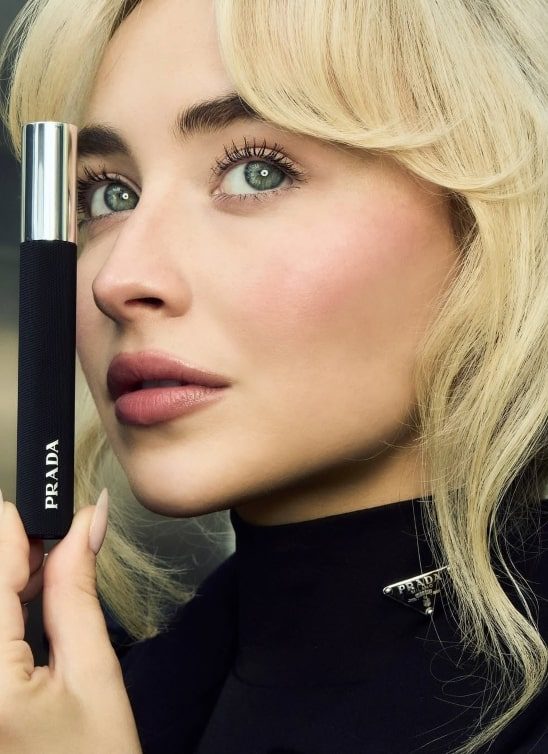 Sabrina Carpenter je zaštitno lice nove Prada maskare