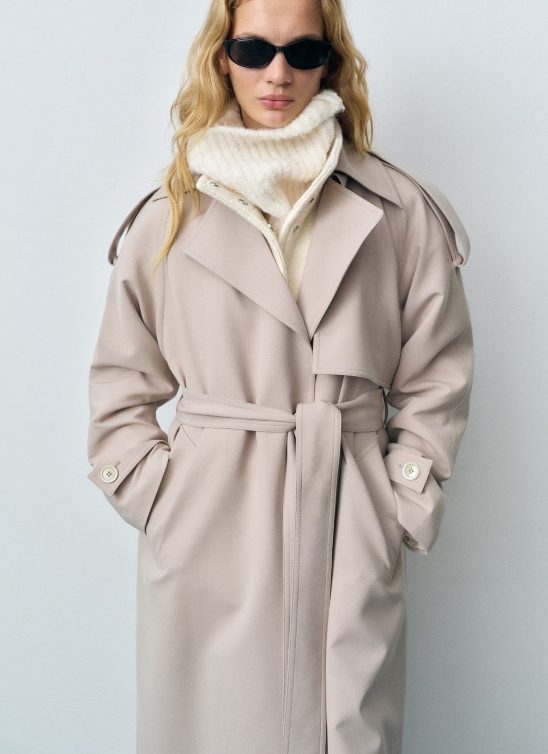 Ovaj Mango trench mantil inspirisan je popularnim YSL modelom