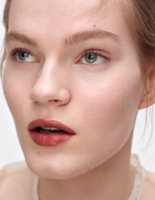 Prada Beauty predstavlja dva nova makeup proizvoda koji licu daju blistavost