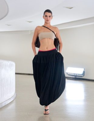 Chloe, Loewe i Alaia su razlog zašto ovog leta nosimo harem pantalone