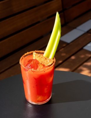 Jul u KISSA10: Latino Sunday, tiki estetika i di-džejevi tokom celog leta