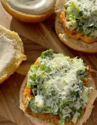 Imamo recept za najukusniji Cezar sendvič sa parmezanom i belim lukom