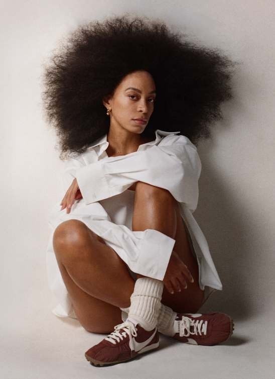 Nike x Jacquemus Moon Shoe stiže u tri boje, a u kampanji je Solange Knowles