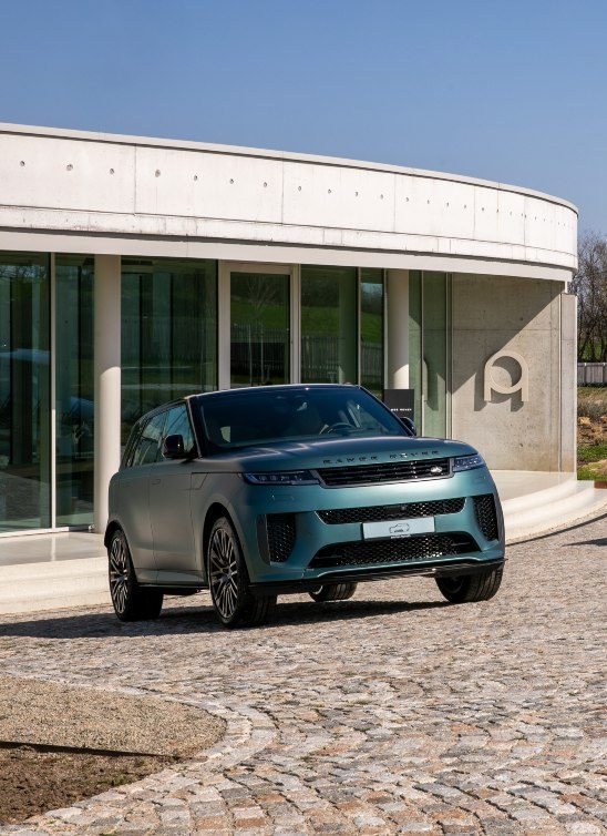 Range Rover u Ekata Estate: Moderni luksuz u srcu Šumadije
