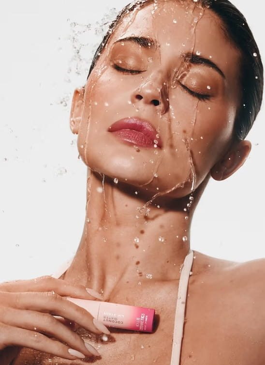 Kylie Cosmetics lansira dva nova proizvoda za usne baš na vreme za leto