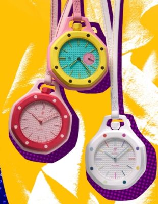 Bag charms su svuda, a Swatch x Audemars Piguet imaju svoj odgovor na trend