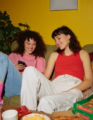 Pronađite osveženje tokom juna na Netlfixu – od umetničkih ostvarenja do komercijalnih hitova