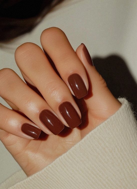 Mocha Mousse manikir je najtraženija boja noktiju ove sezone