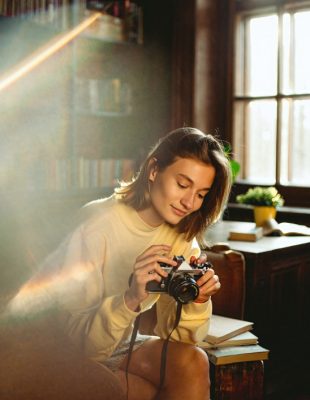 Gen Z obožava stare digitalne kamere, a razlog je zanimljiviji nego što mislite